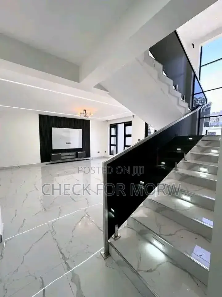 5bdrm Duplex in Muyenga, Central Division for rent