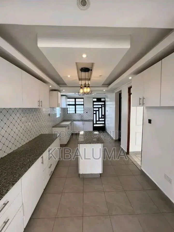 5bdrm Duplex in Kira, Central Division for rent