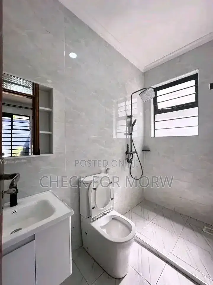 5bdrm Duplex in Munyonyo, Central Division for rent