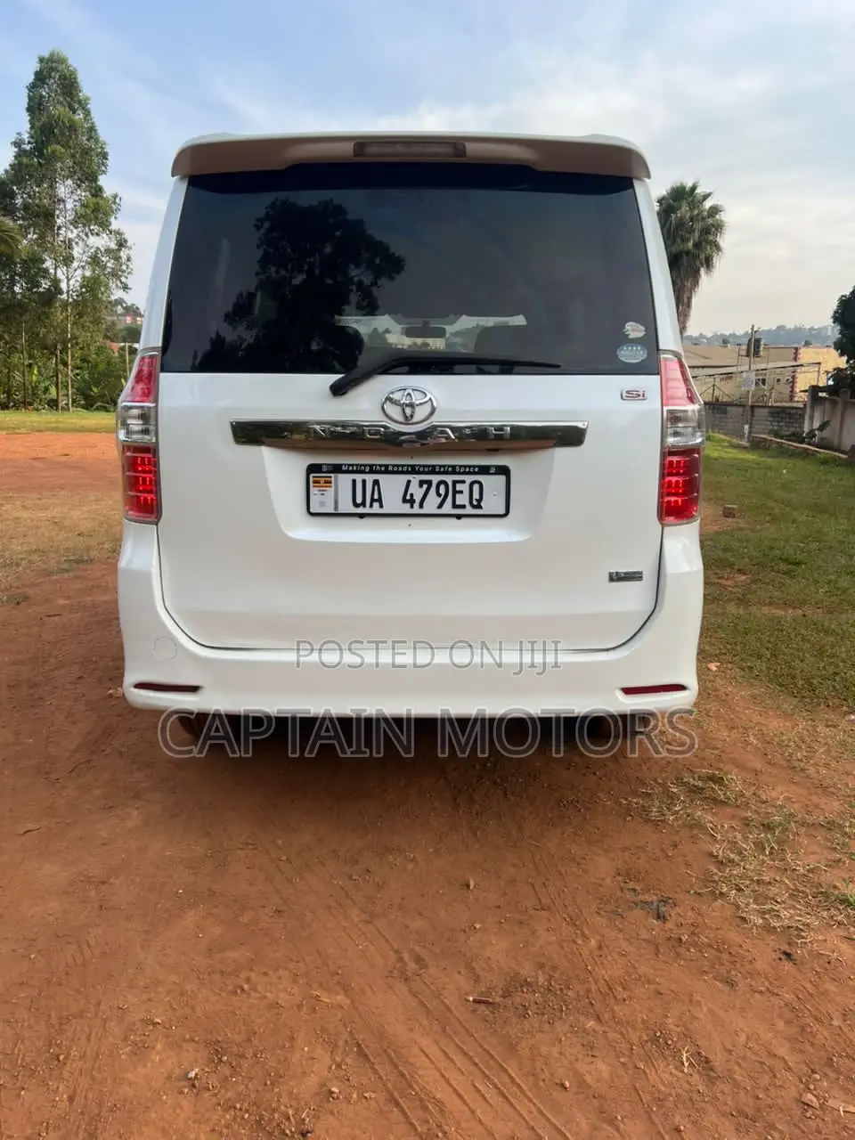 Toyota Noah 2010 White