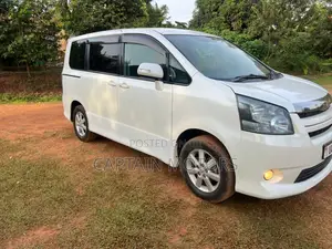 Toyota Noah 2010 White