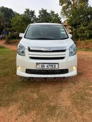 Toyota Noah 2010 White