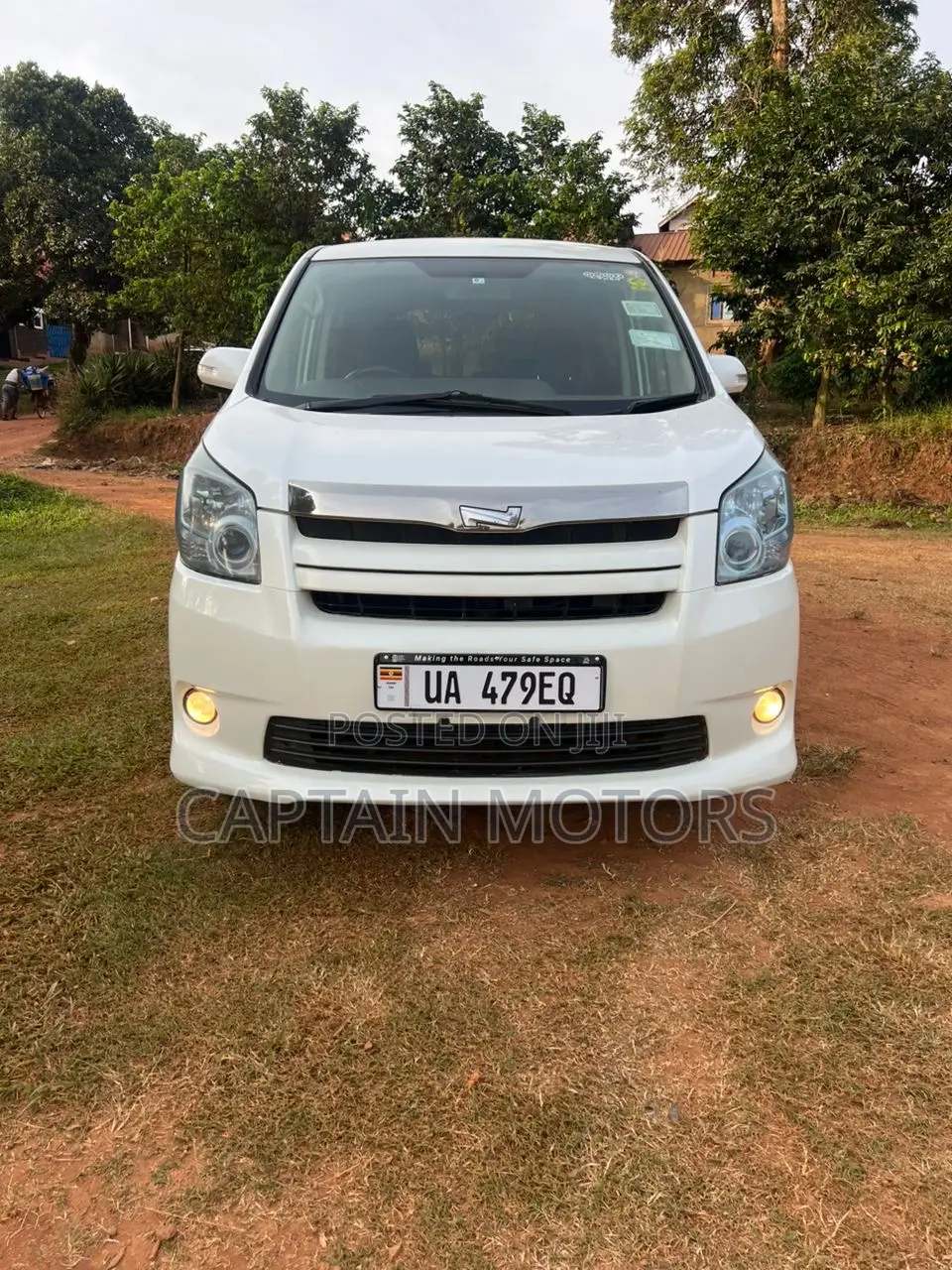 Toyota Noah 2010 White
