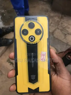 Tecno Spark 30 256 GB Yellow