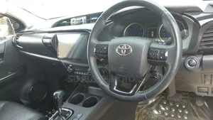Toyota Hilux 2018 Silver