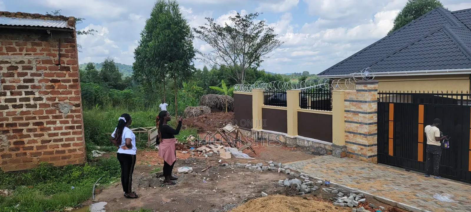 Kakiri, Titied Plots