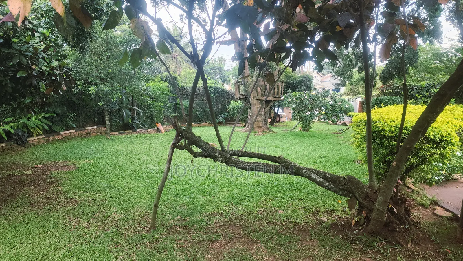 4bdrm Bungalow in Kiwafu Estate, Makindye for rent