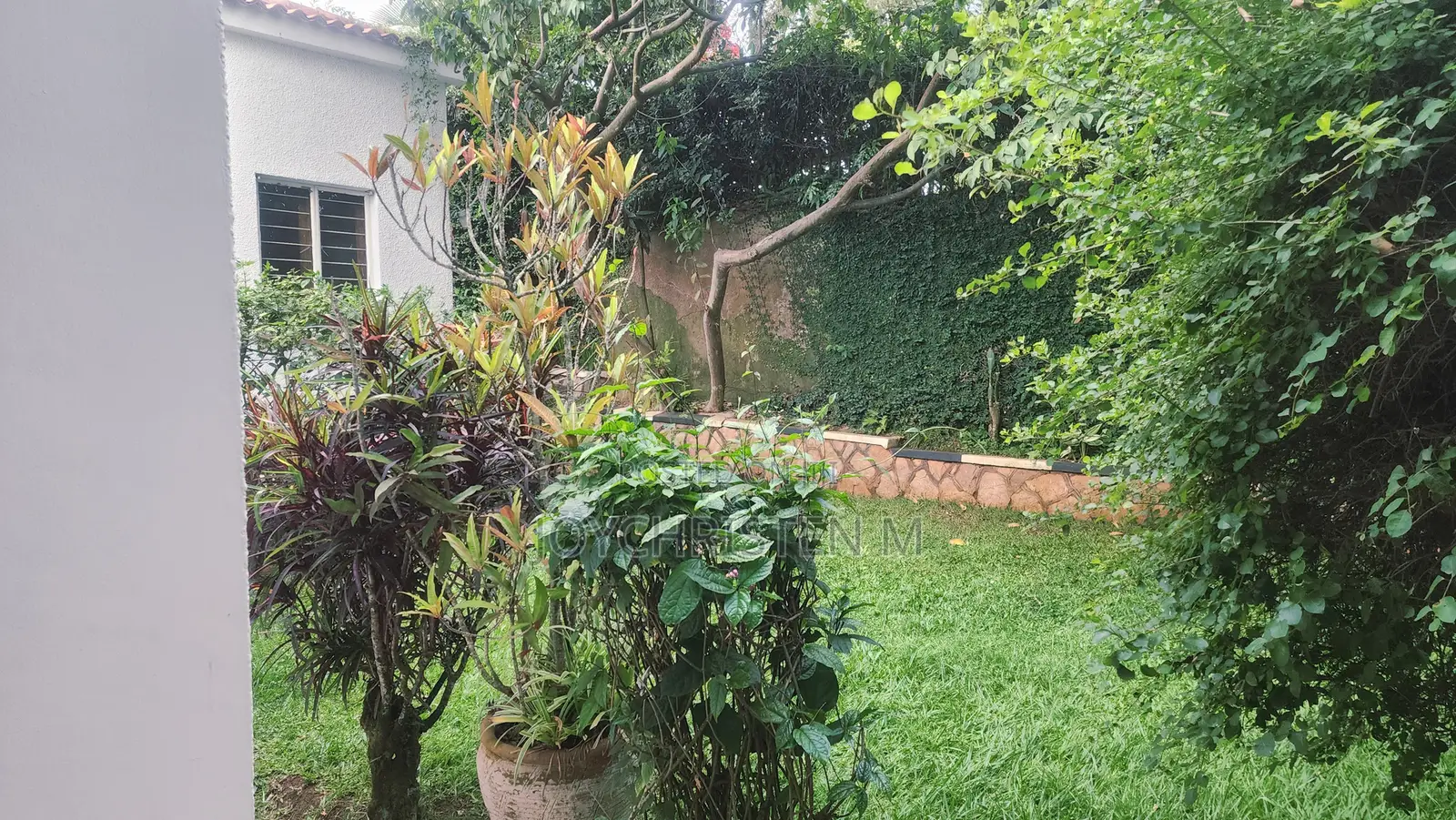 4bdrm Bungalow in Kiwafu Estate, Makindye for rent