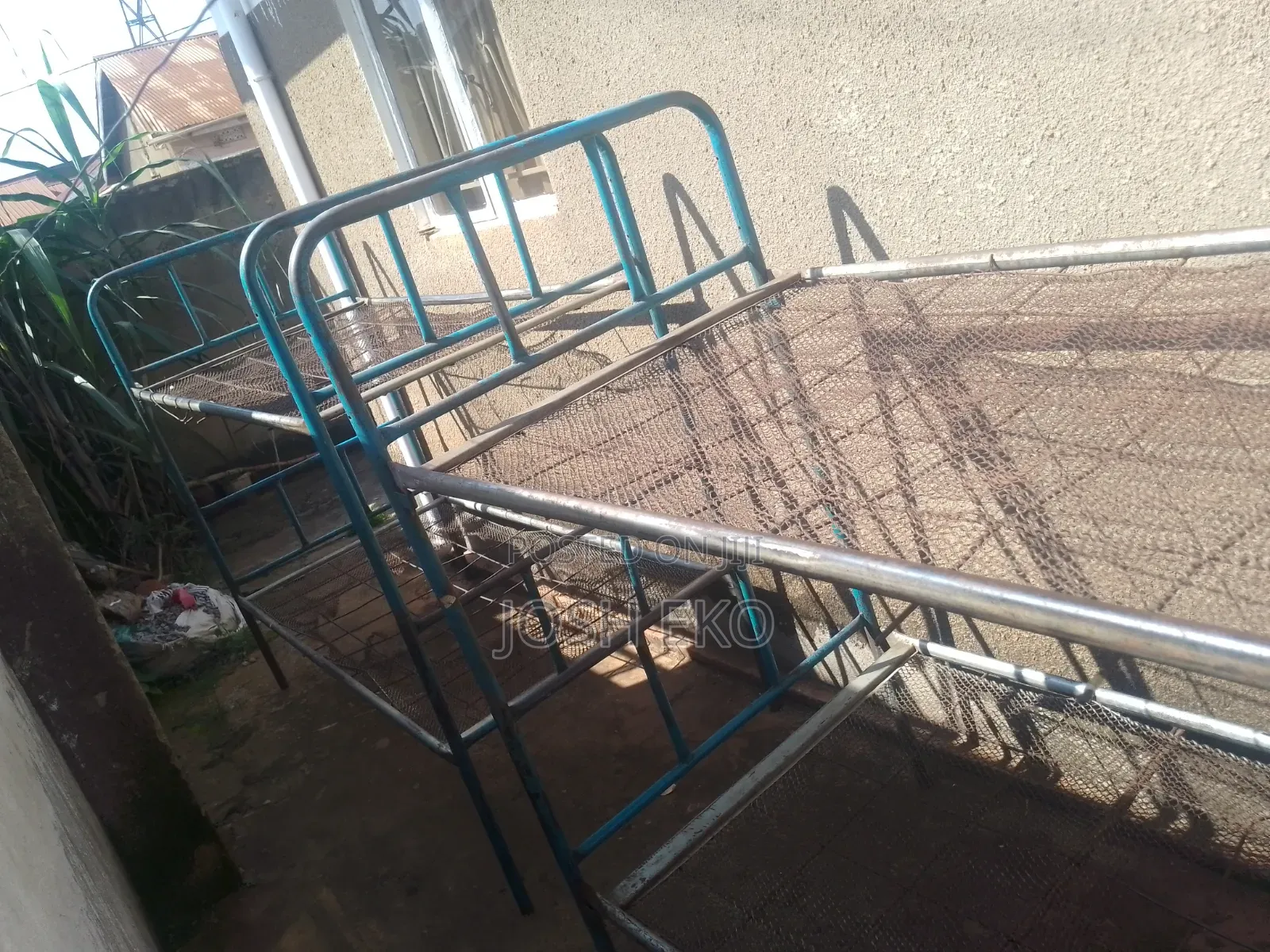 Used Metallic Bed: Two Sets of Double Decker Beds