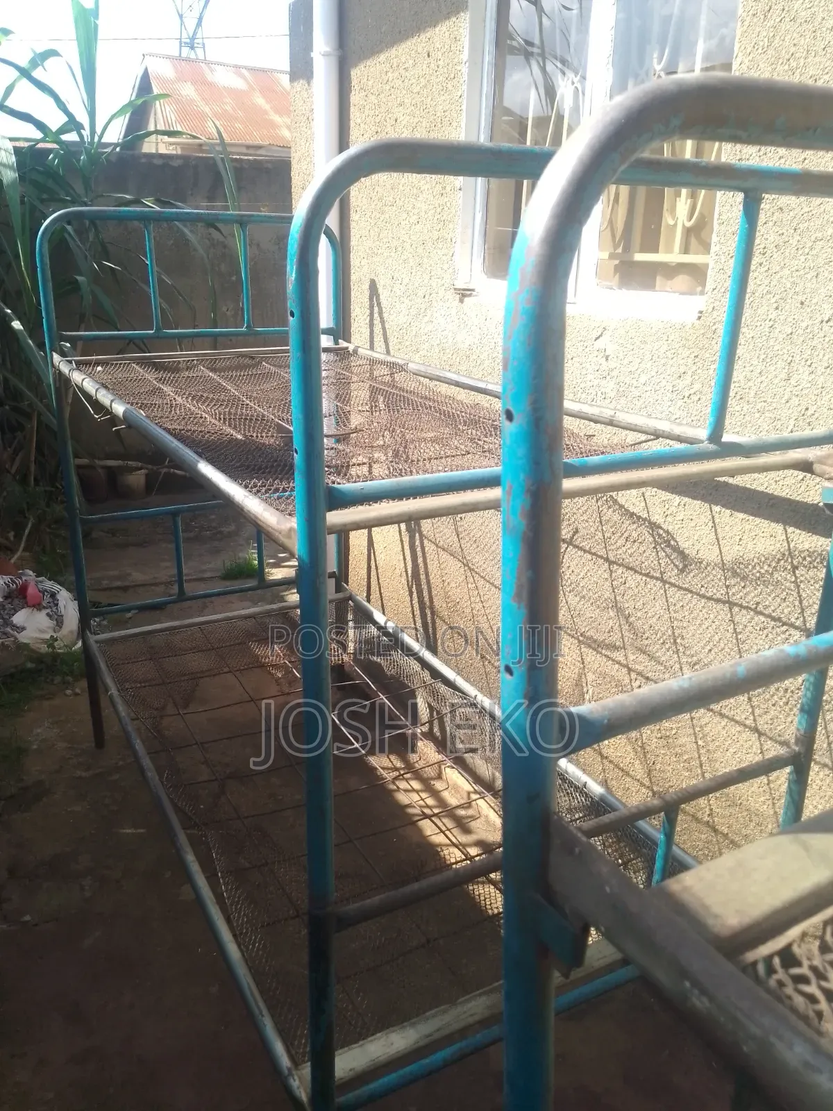 Used Metallic Bed: Two Sets of Double Decker Beds