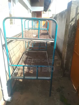 Used Metallic Bed: Two Sets of Double Decker Beds