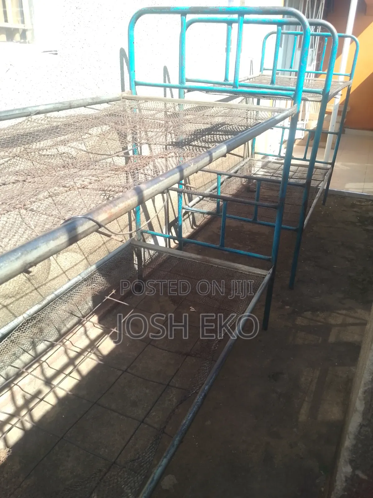 Used Metallic Bed: Two Sets of Double Decker Beds