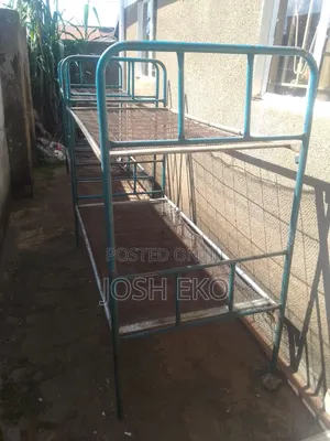 Used Metallic Bed: Two Sets of Double Decker Beds