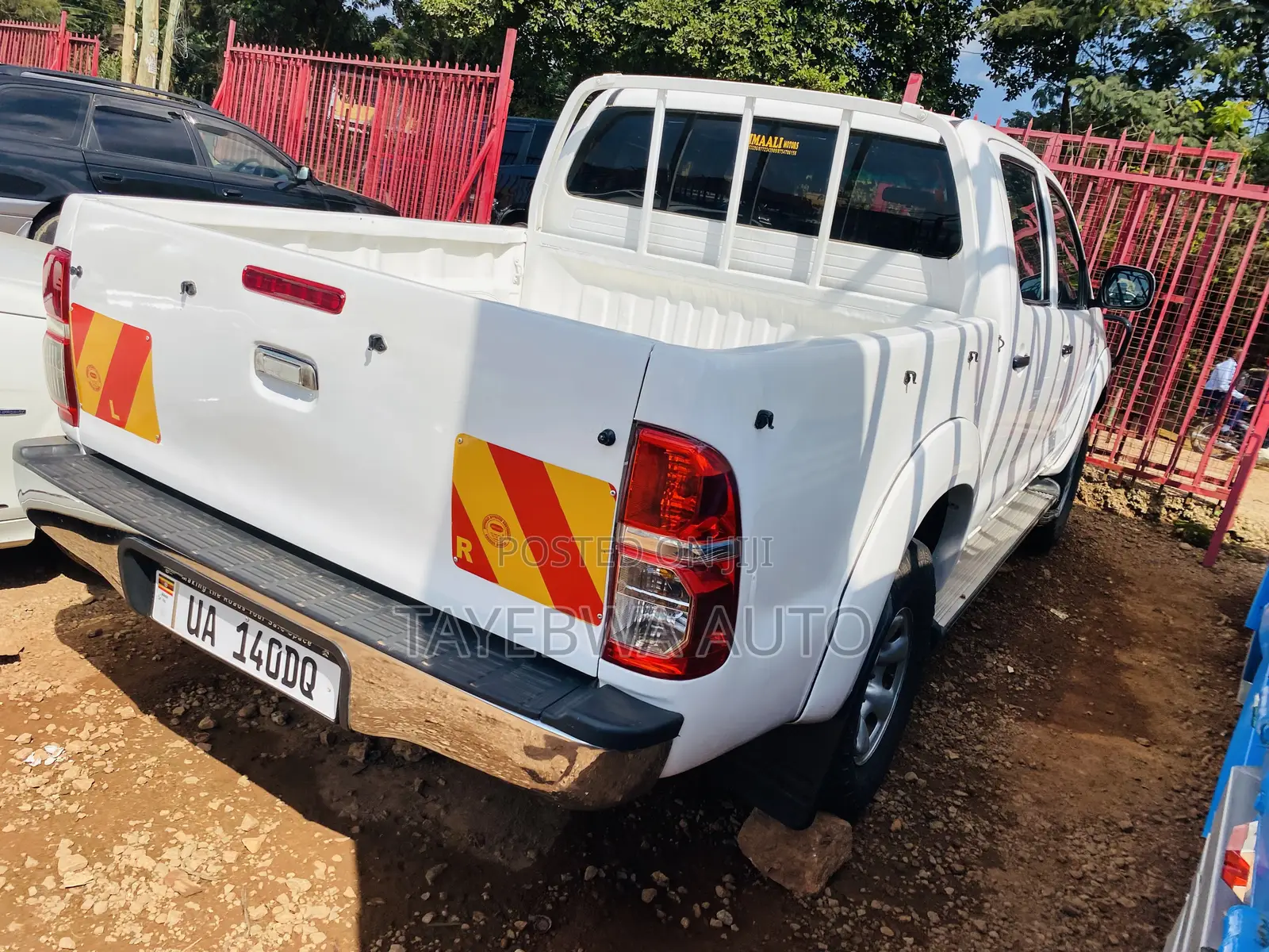 Toyota Hilux 2006 White