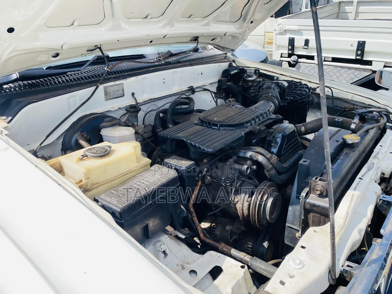 Toyota Hilux 2002 White