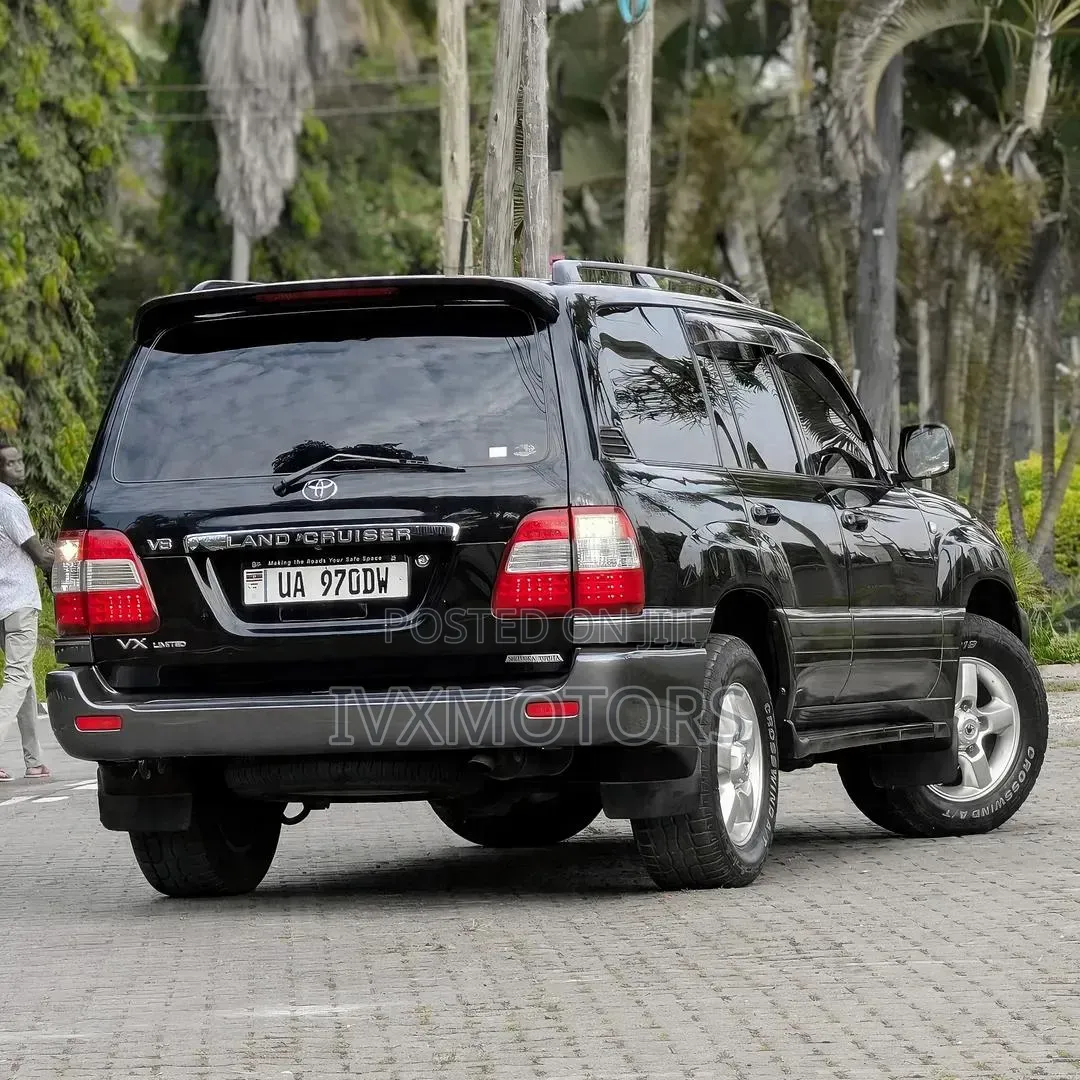 Toyota Land Cruiser 100 4.7 Executive 2006 Black