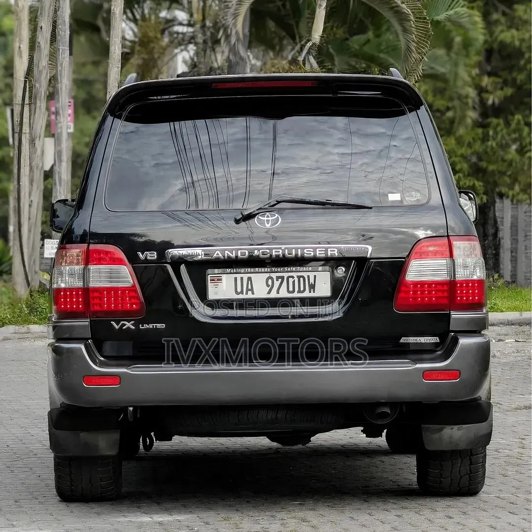 Toyota Land Cruiser 100 4.7 Executive 2006 Black