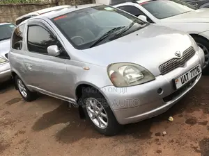 Toyota Vitz 2004 Silver