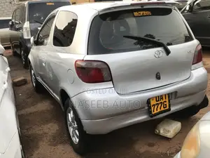 Toyota Vitz 2004 Silver