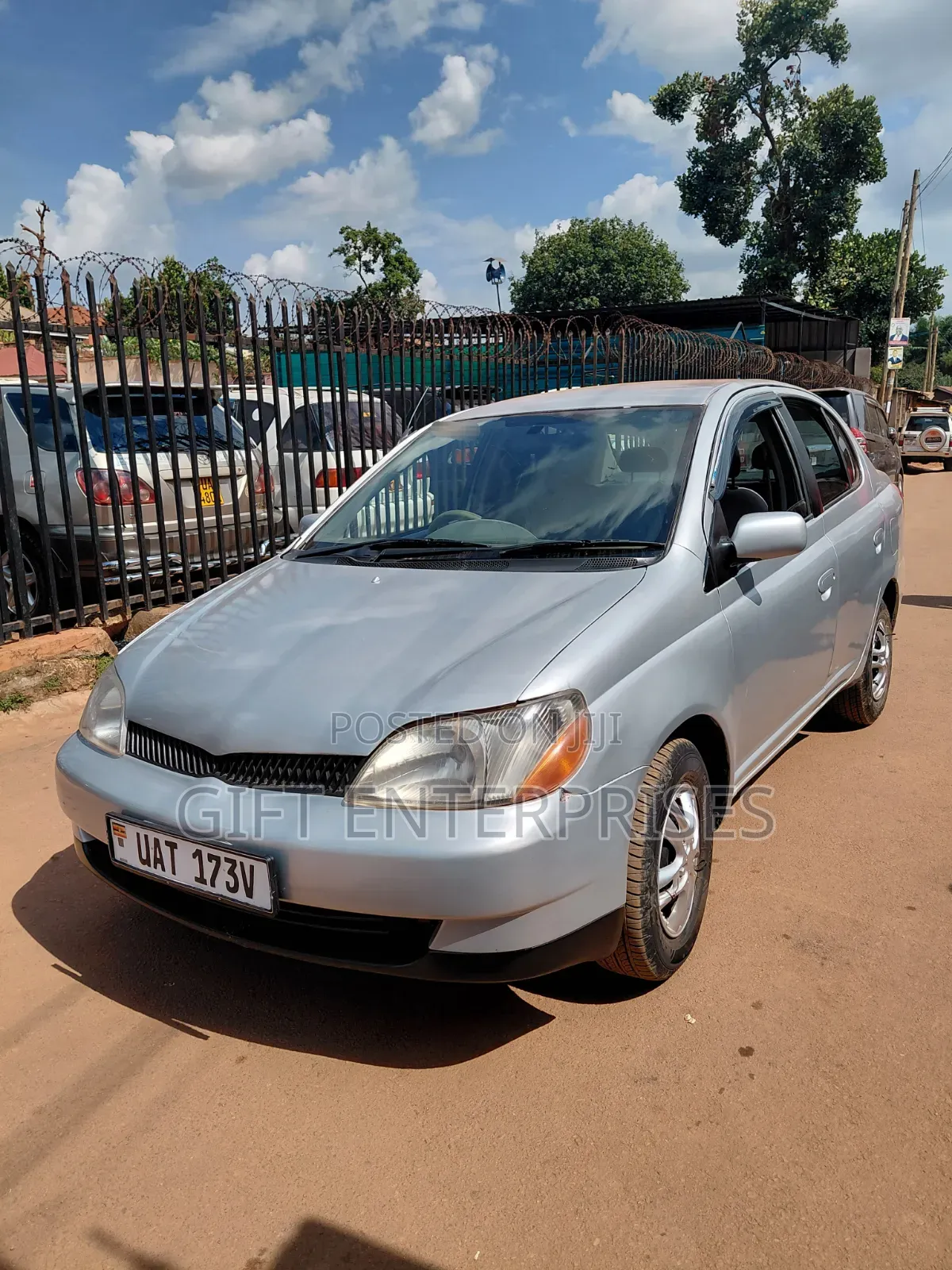 Toyota Platz 2000 Silver