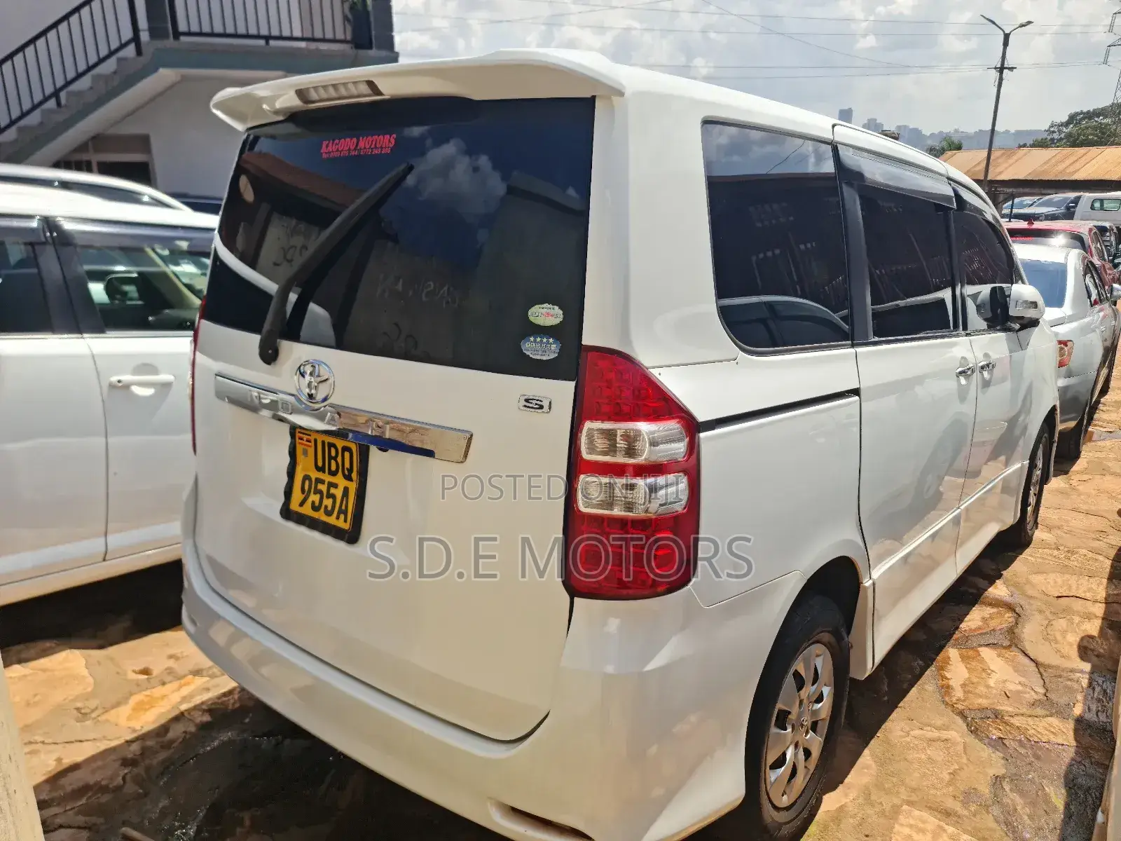 Toyota Noah 2009 White