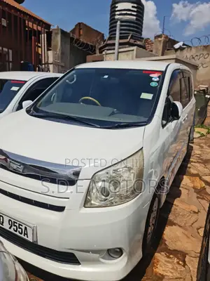 Toyota Noah 2009 White