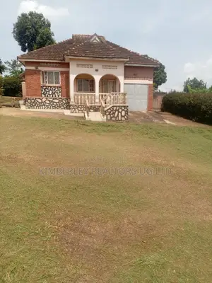 3bdrm Bungalow in Kawanda Nakyesajja, Division A for sale