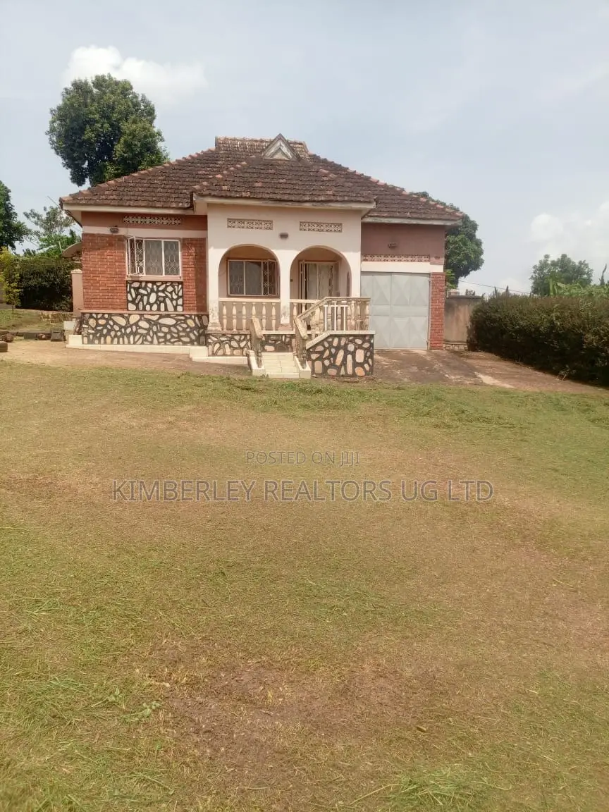3bdrm Bungalow in Kawanda Nakyesajja, Division A for sale