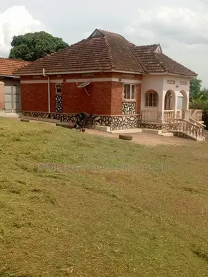 3bdrm Bungalow in Kawanda Nakyesajja, Division A for sale