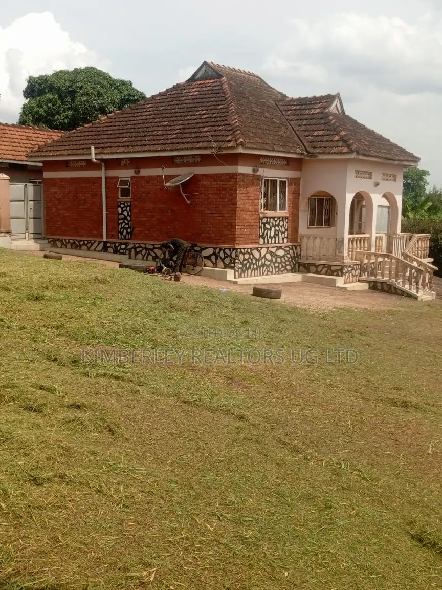 3bdrm Bungalow in Kawanda Nakyesajja, Division A for sale