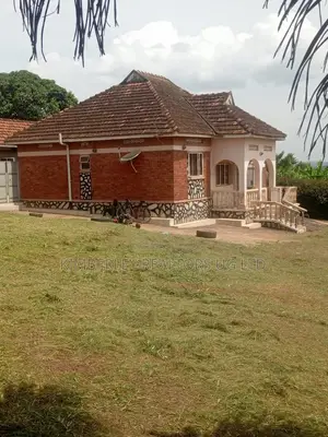 3bdrm Bungalow in Kawanda Nakyesajja, Division A for sale
