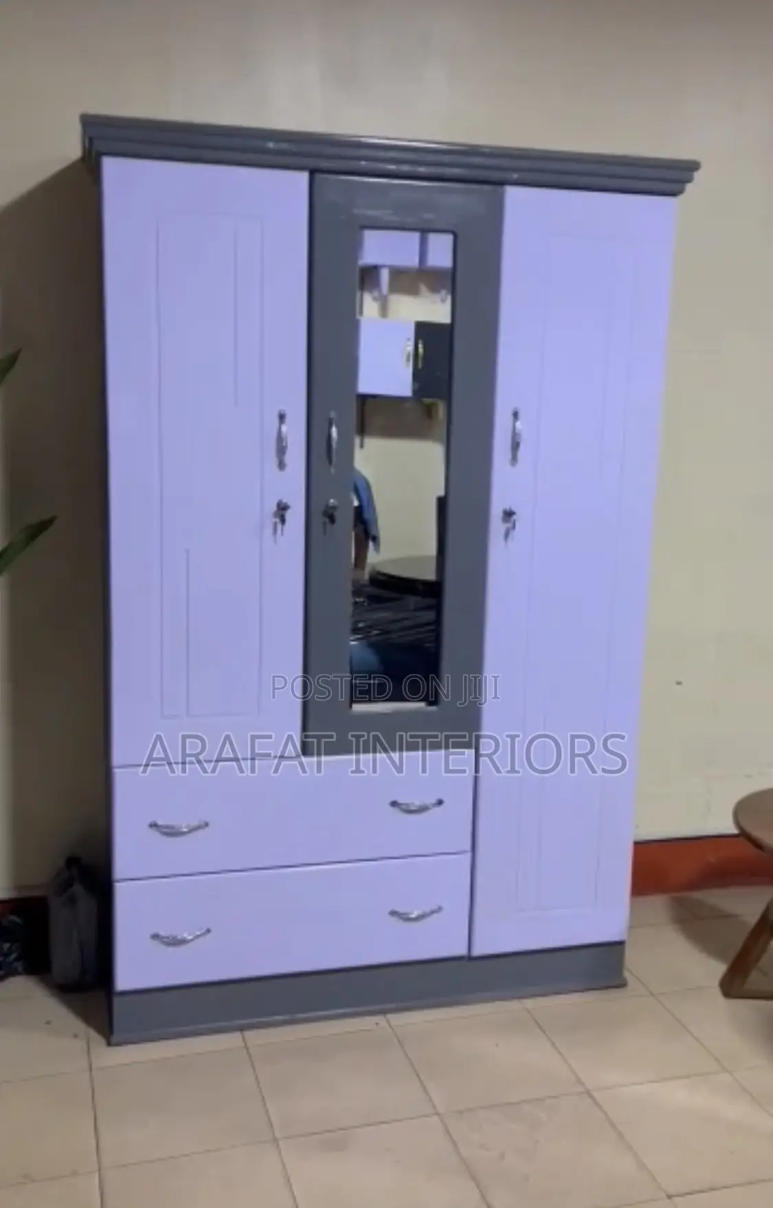 4 Feet Elegant White Bedroom Wardrobe