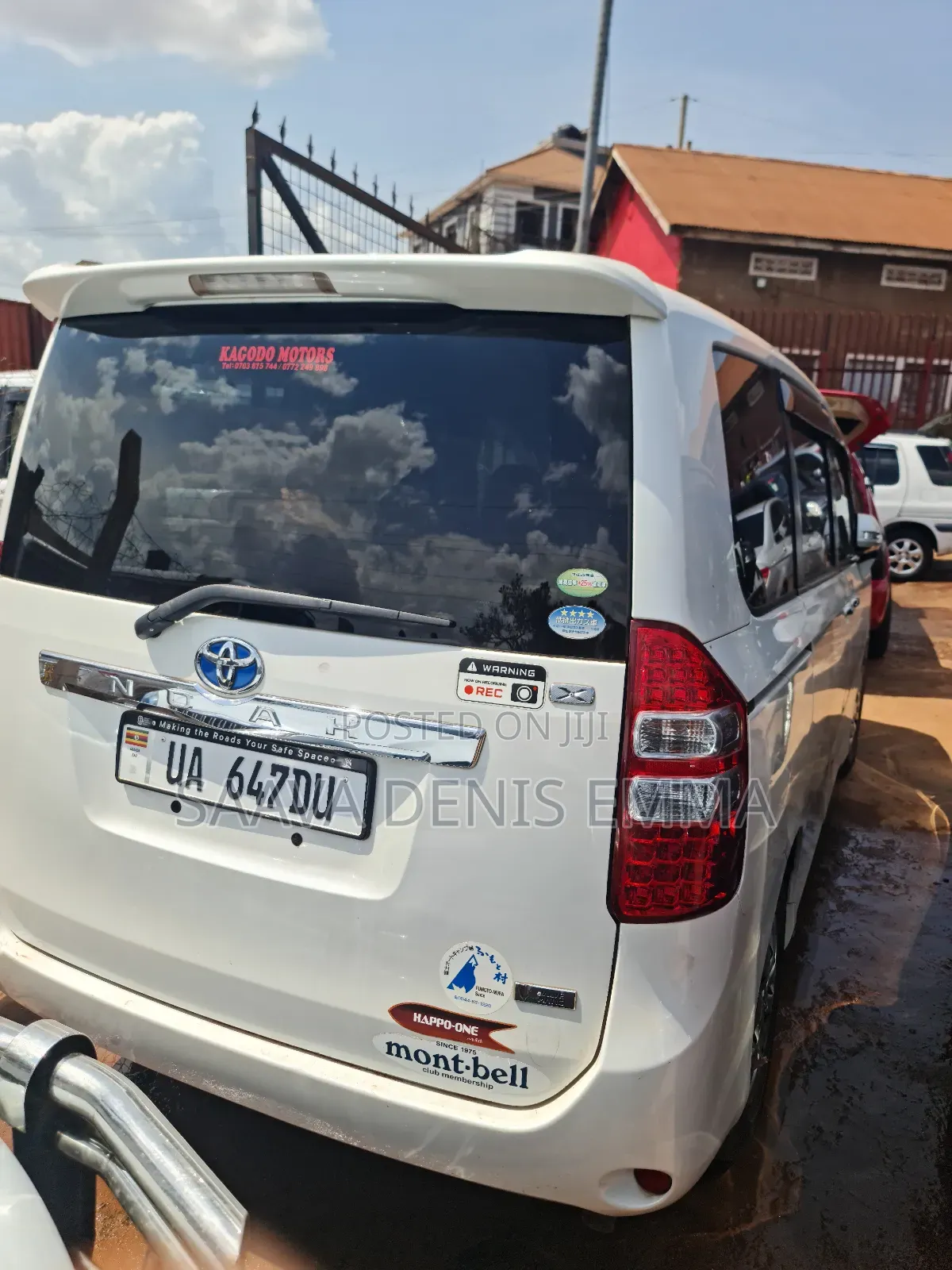 Toyota Noah 2011 White