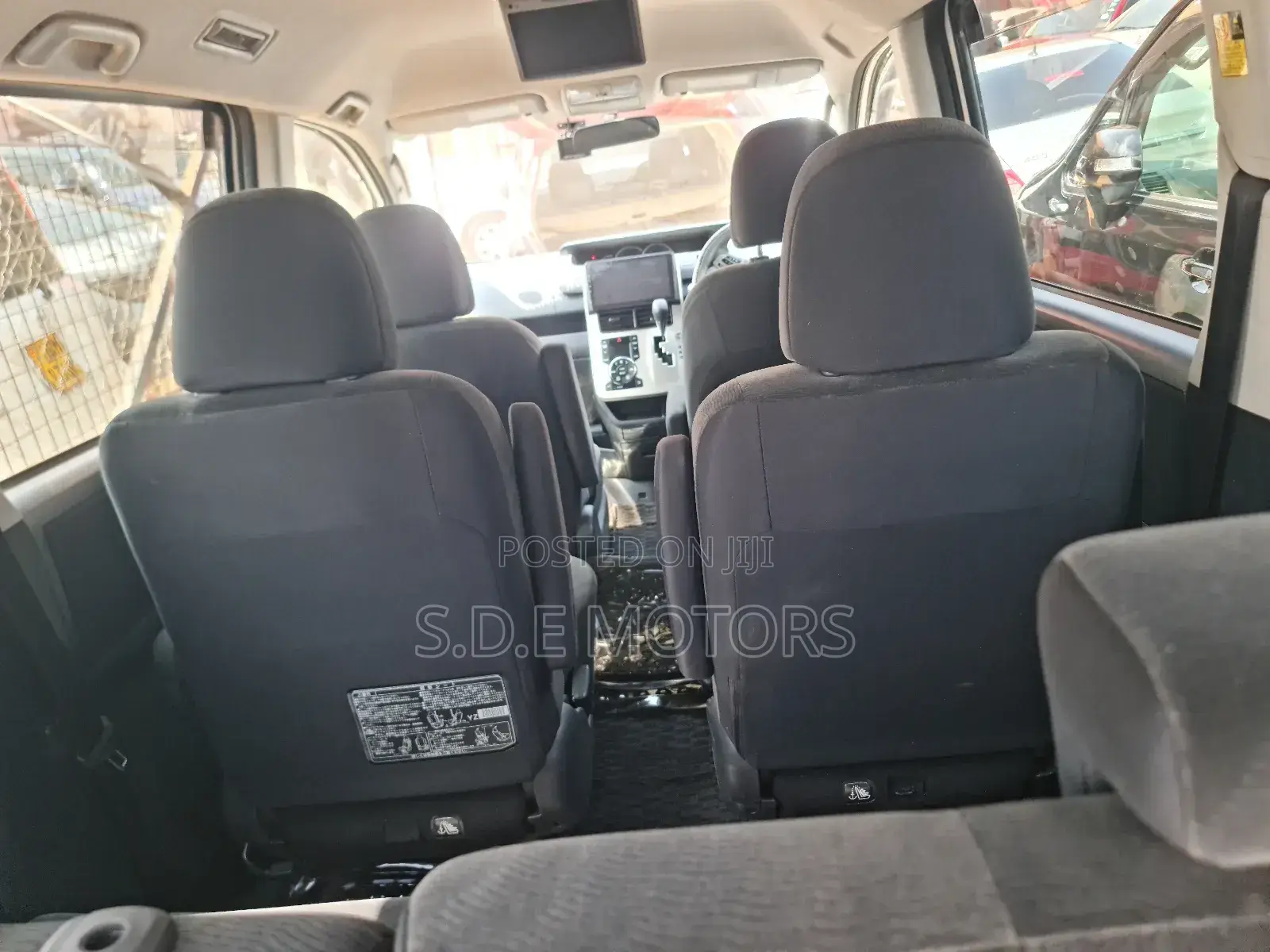 Toyota Noah 2011 White
