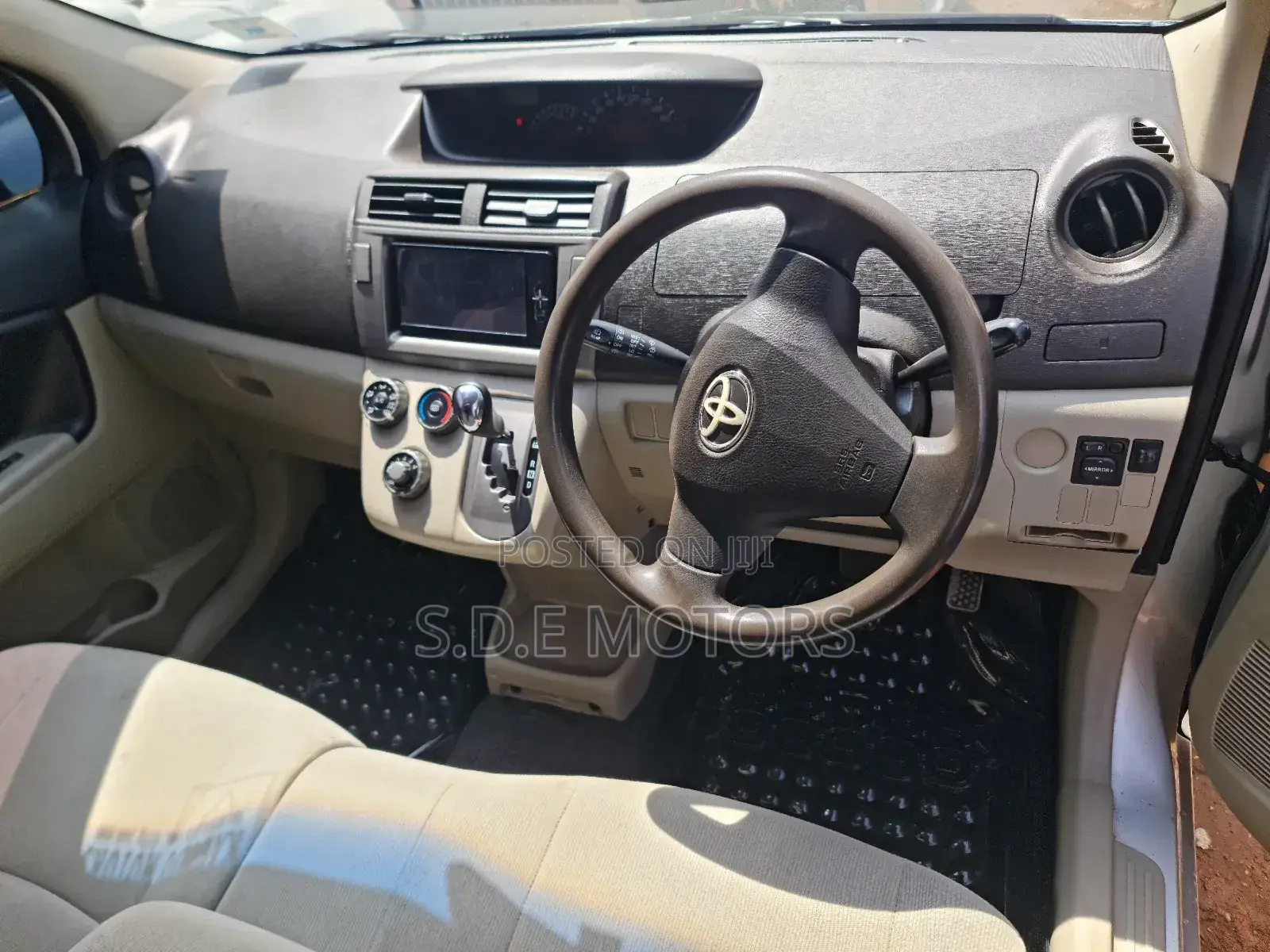 Toyota Passo Sette 2008 Silver