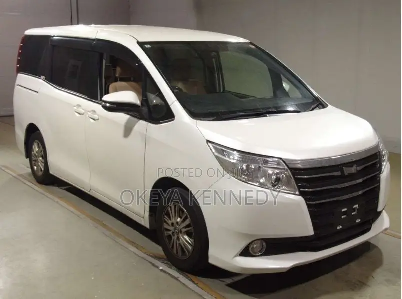 Toyota Noah 2.0 AWD (7 Seater) 2016 Off white