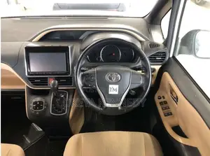 Toyota Noah 2.0 AWD (7 Seater) 2016 Off white