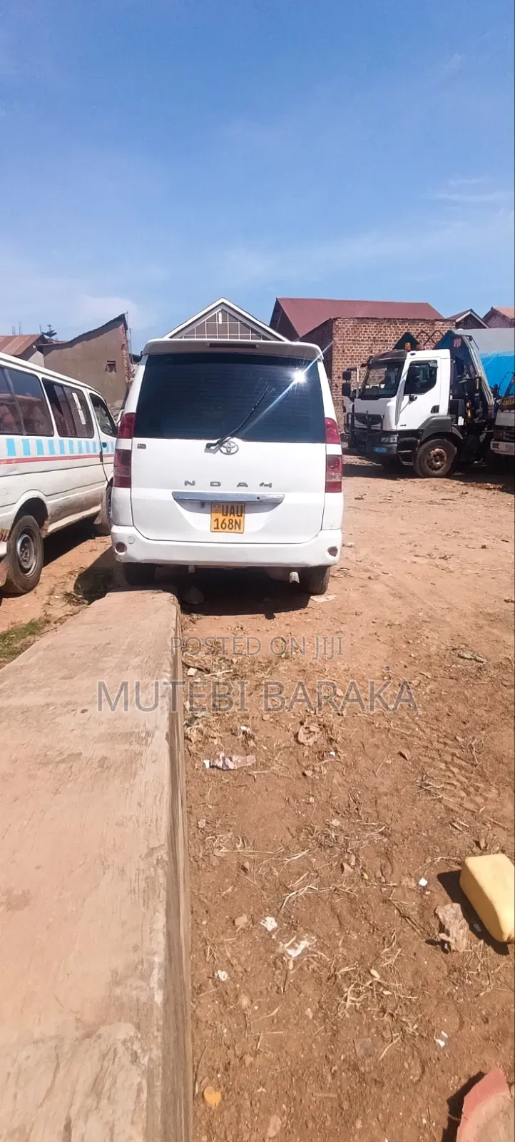 Toyota Noah 2.0 FWD (8 Seater) 2002 White