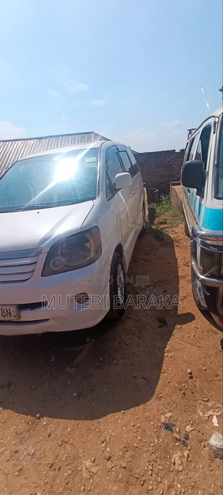 Toyota Noah 2.0 FWD (8 Seater) 2002 White