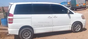 Toyota Noah 2.0 FWD (8 Seater) 2002 White