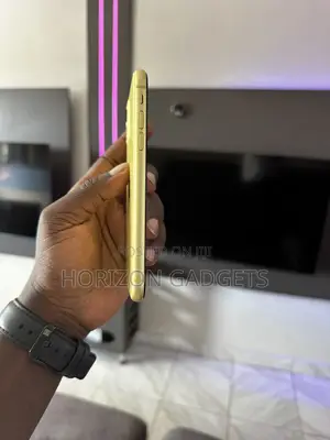 Apple iPhone 11 64 GB Yellow