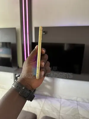 Apple iPhone 11 64 GB Yellow