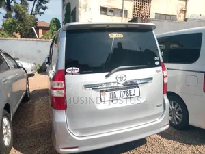 Toyota Noah 2012 Silver