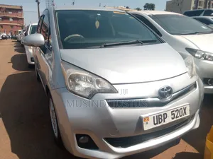 Toyota Ractis 2012 Silver