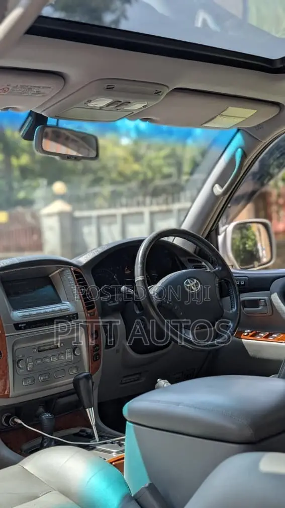 Toyota Land Cruiser 2006 Silver