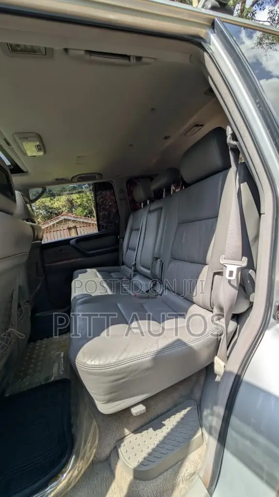 Toyota Land Cruiser 2006 Silver
