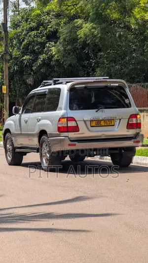 Toyota Land Cruiser 2006 Silver