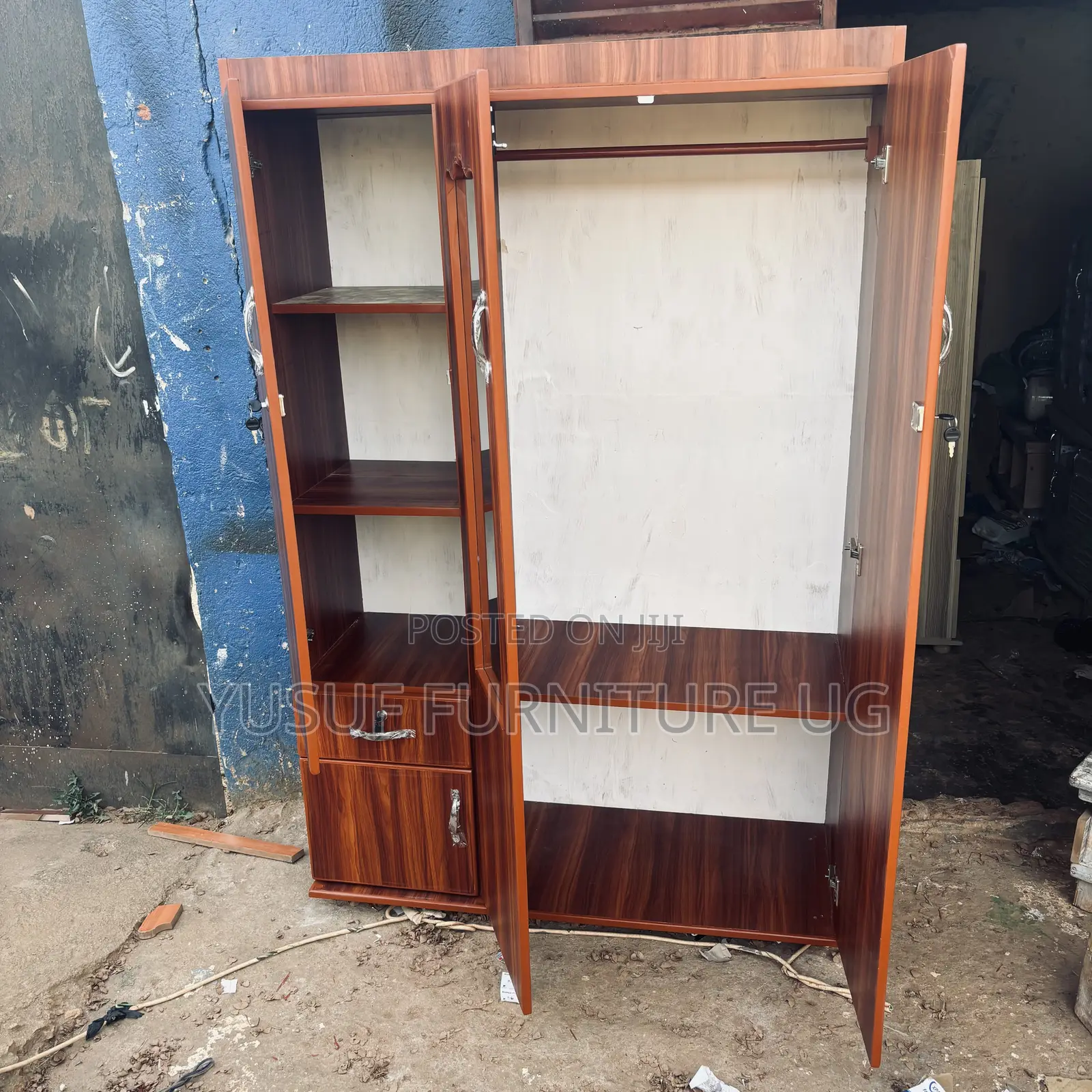 Closet Walnut