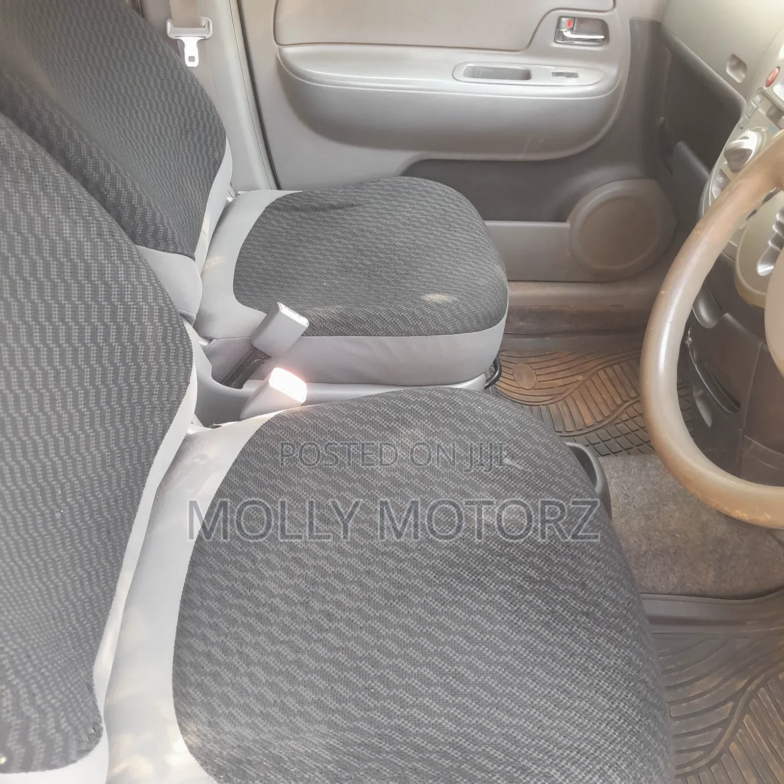 Toyota Sienta 2010 White