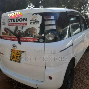 Toyota Sienta 2010 White
